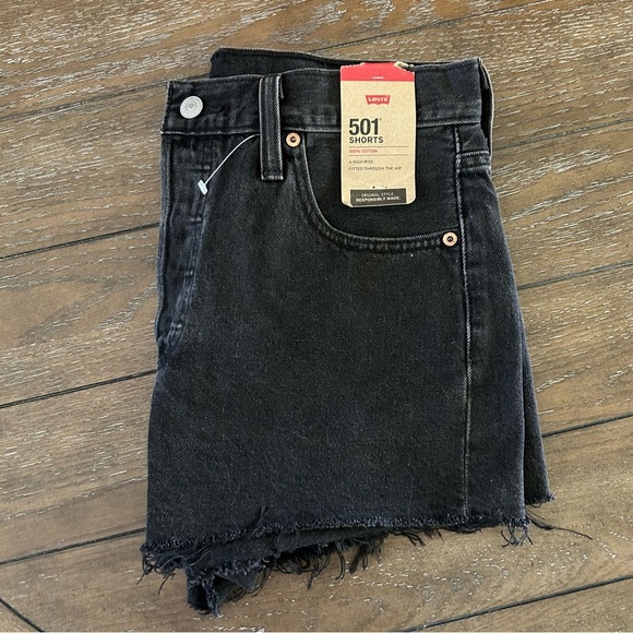 NWT Levi's 501 Black Denim Shorts Size 29 - Picture 4 of 6